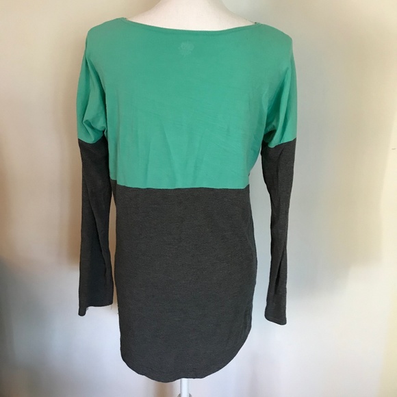 ALO Aura Colorblock High/Low Top Small - Picture 3 of 8